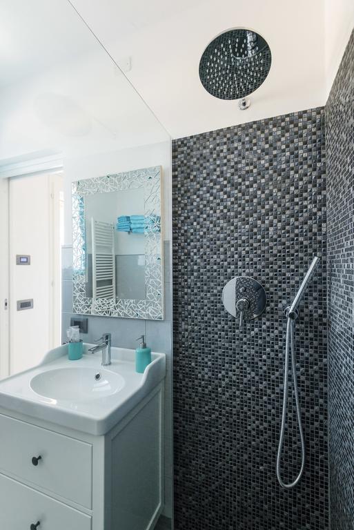 Apartamento Attico Del Duomo Módena Exterior foto