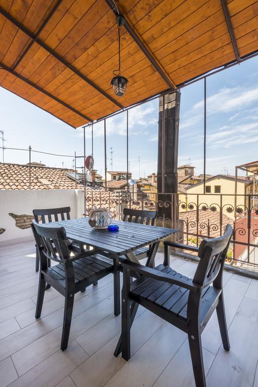 Apartamento Attico Del Duomo Módena Exterior foto