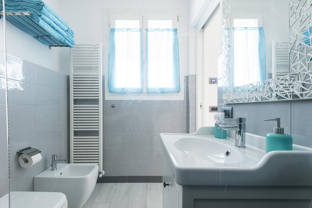Apartamento Attico Del Duomo Módena Exterior foto