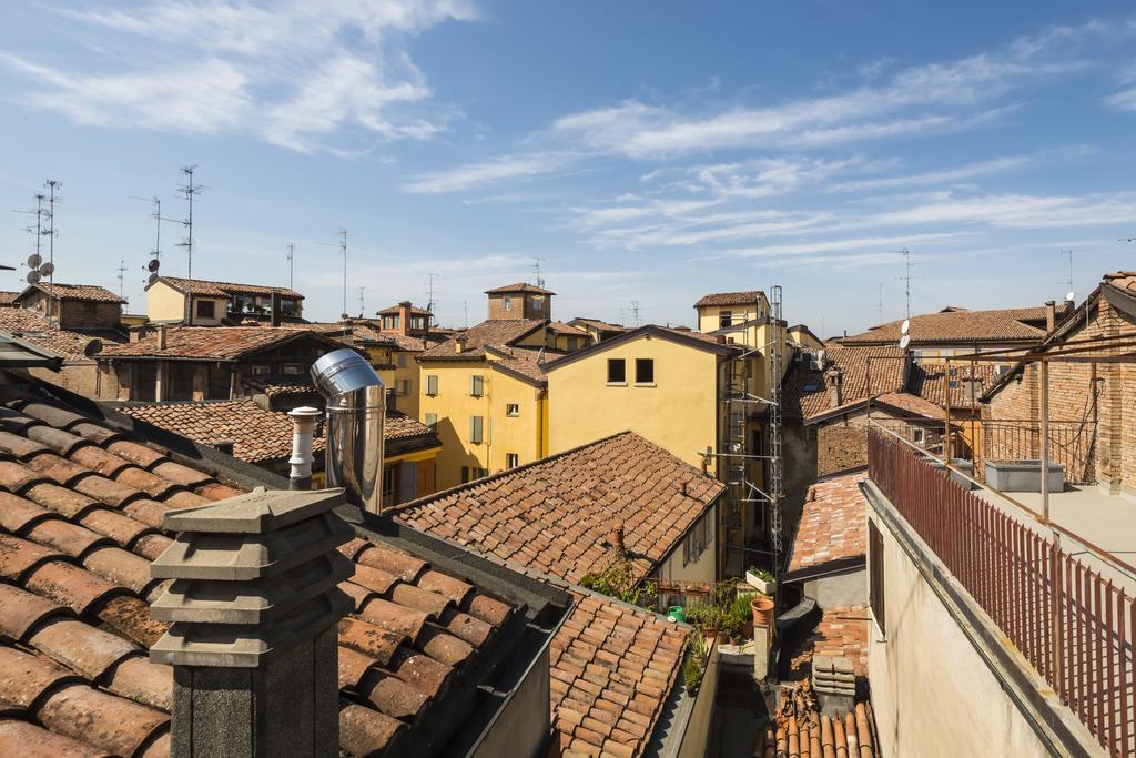 Apartamento Attico Del Duomo Módena Exterior foto