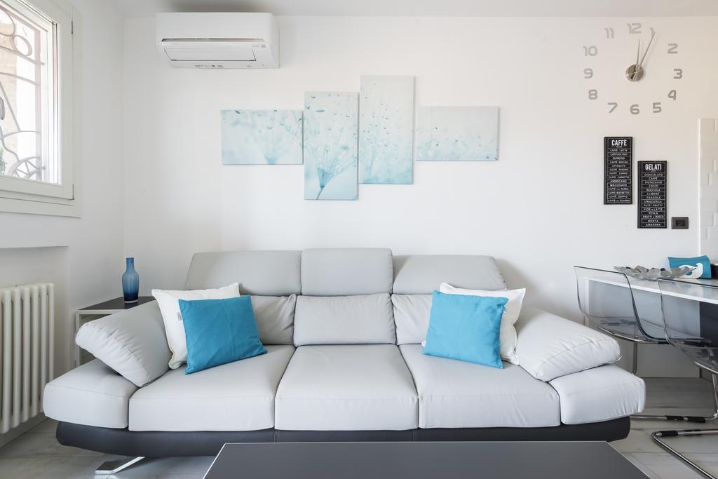 Apartamento Attico Del Duomo Módena Exterior foto