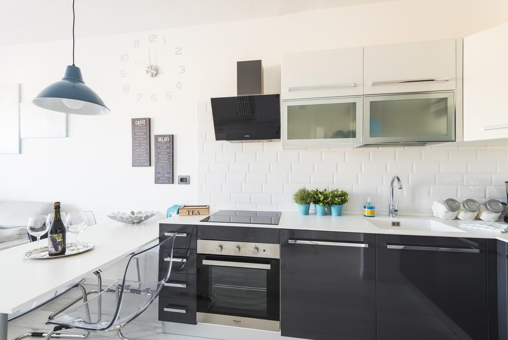 Apartamento Attico Del Duomo Módena Exterior foto