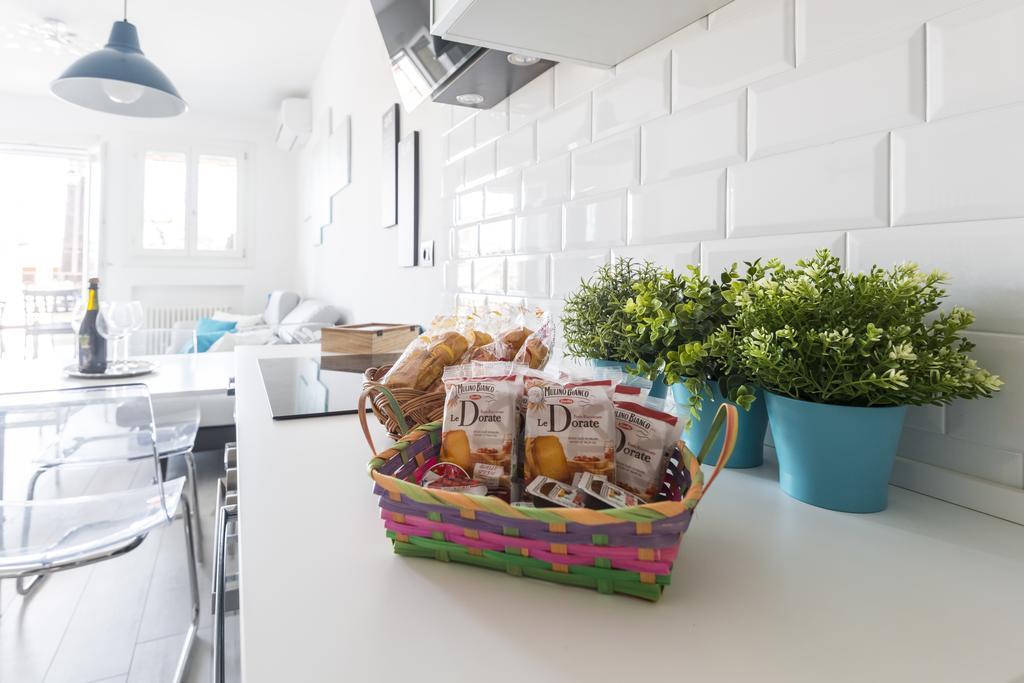 Apartamento Attico Del Duomo Módena Exterior foto