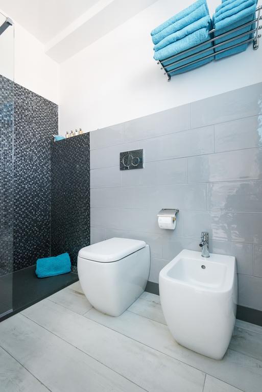 Apartamento Attico Del Duomo Módena Exterior foto