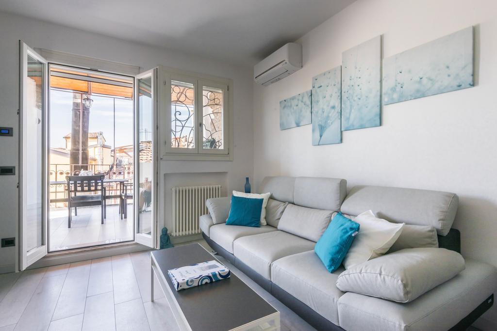 Apartamento Attico Del Duomo Módena Exterior foto