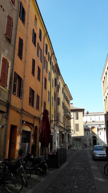 Apartamento Attico Del Duomo Módena Exterior foto