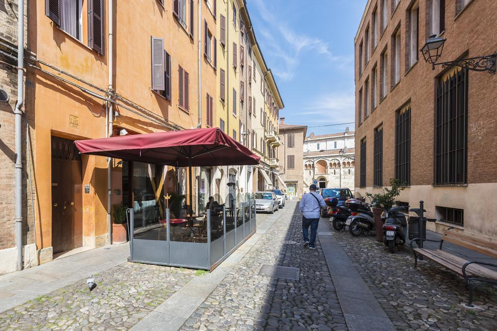 Apartamento Attico Del Duomo Módena Exterior foto