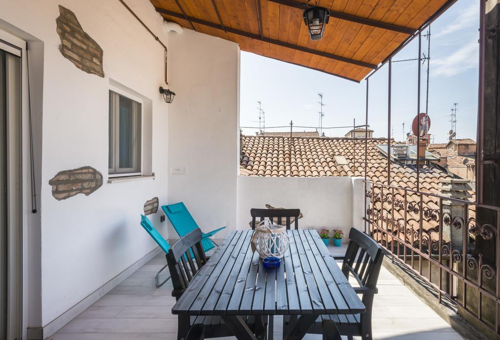 Apartamento Attico Del Duomo Módena Exterior foto